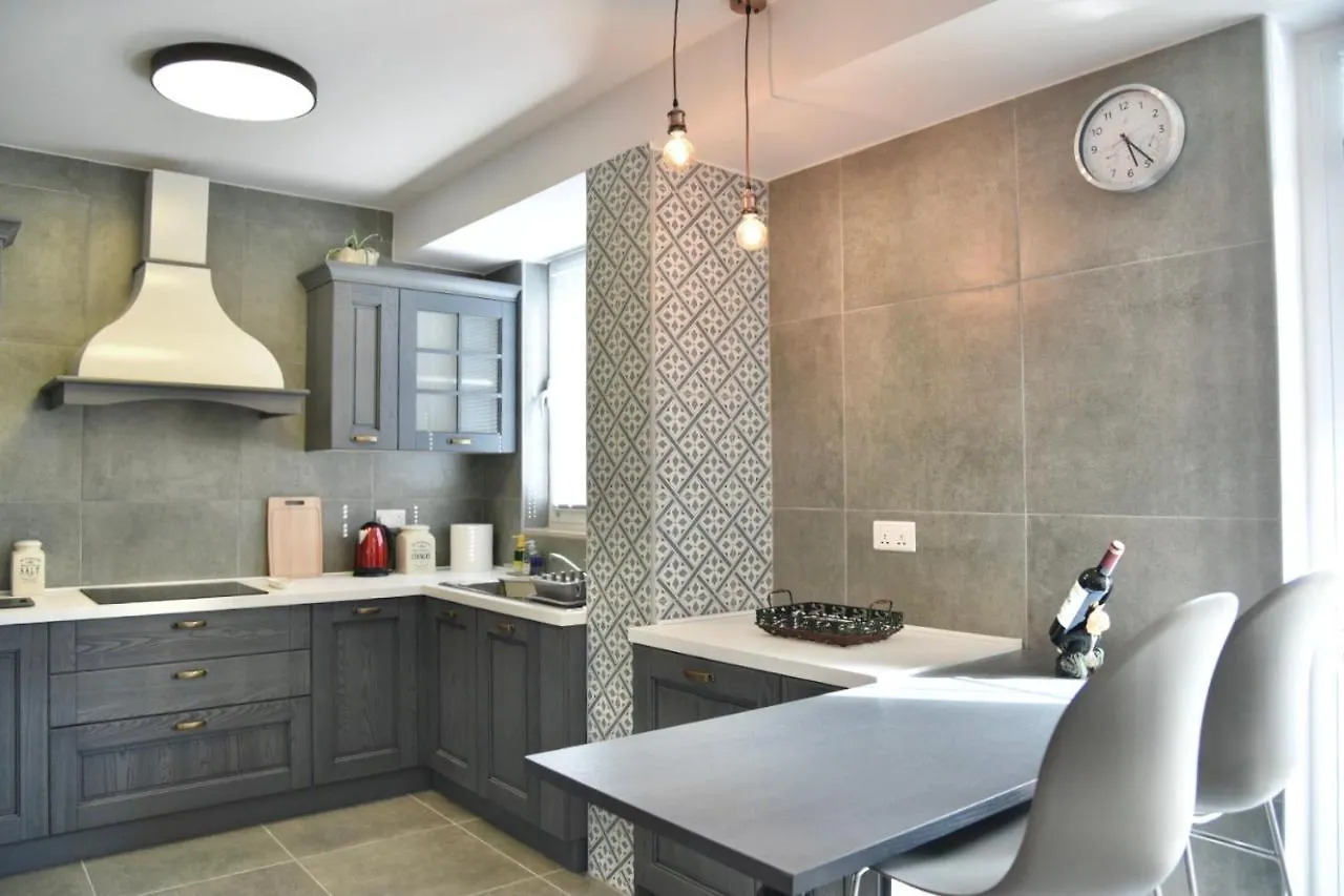 Bright & Modern 2-Bedroom, 4Th Floor Apartment In Gzira, Malta 0*, Gzira Malta