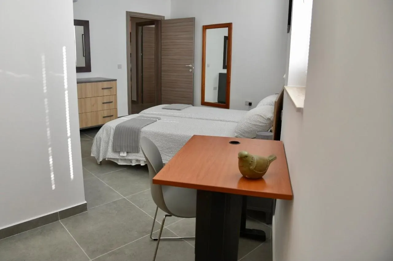 Bright & Modern 2-Bedroom, 4Th Floor Apartment In Gzira, Malta