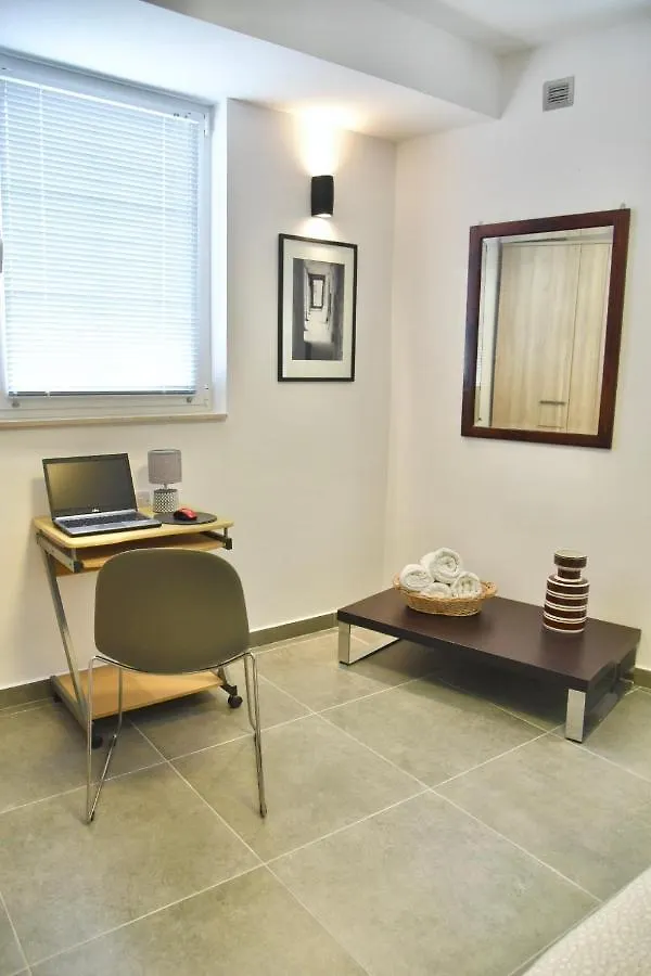Bright & Modern 2-Bedroom, 4Th Floor Apartment In Gzira, Malta