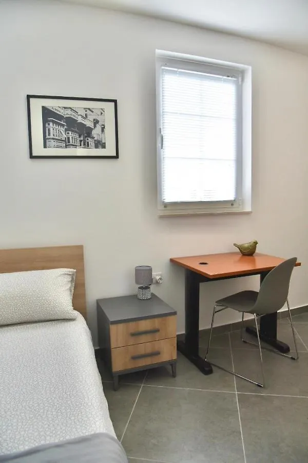 Bright & Modern 2-Bedroom, 4Th Floor Apartment In Gzira, Malta 0*, Gzira
