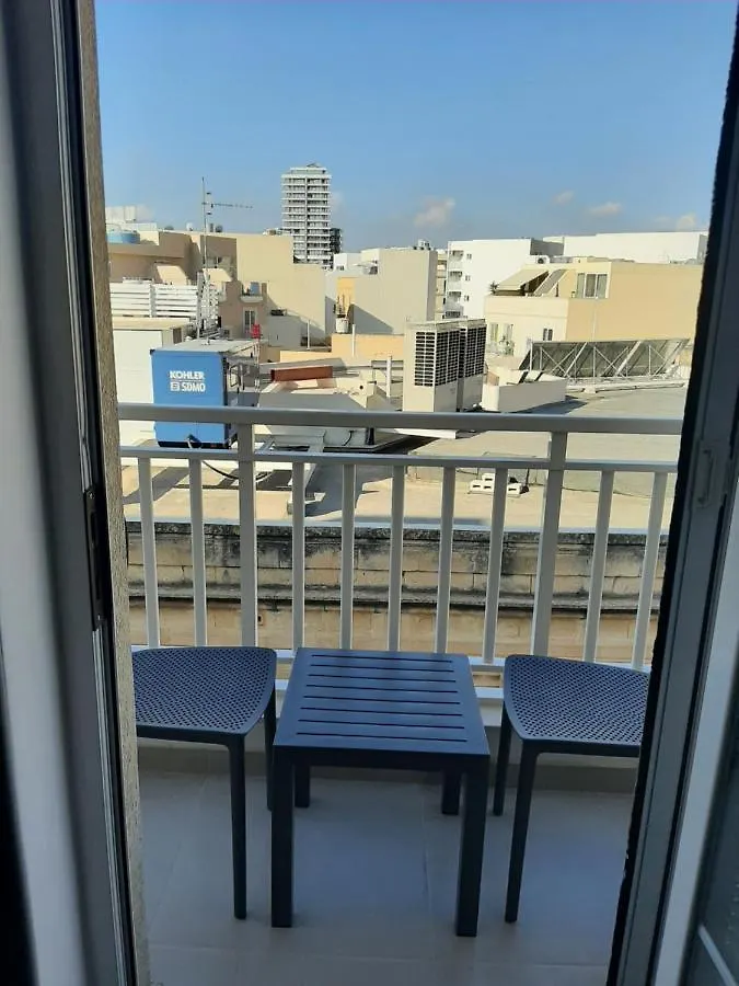 Bright & Modern 2-Bedroom, 4Th Floor Apartment In Gzira, Malta  Gzira