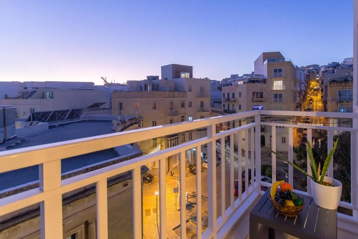 Bright & Modern 2-Bedroom, 4Th Floor Apartment In Gzira, Malta