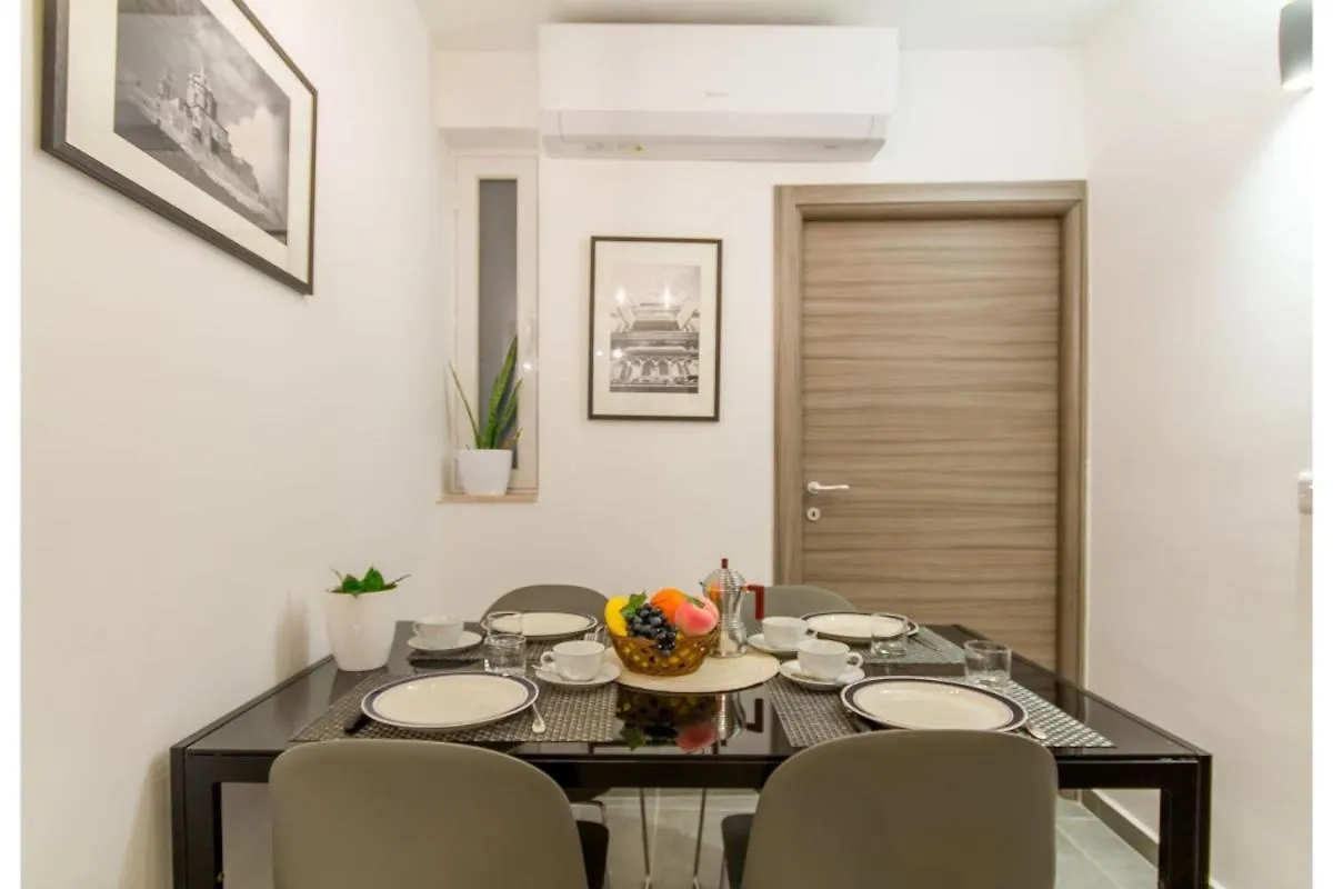 Bright & Modern 2-Bedroom, 4Th Floor Apartment In Gzira, Malta